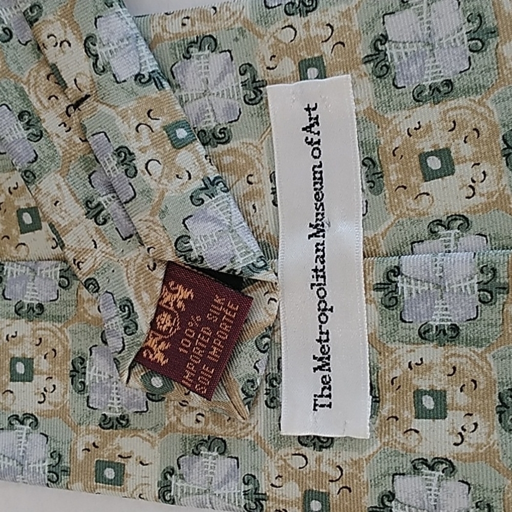The Metropolitan Museum of Art 100% Imported Silk Tie Green/Tan Shades of Color - Picture 2 of 7